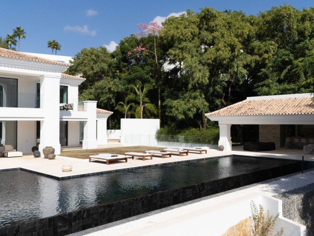 7 Bedrooms Villa in Benahavís