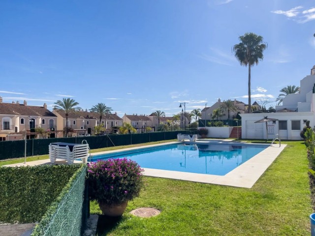 3 Bedrooms Townhouse in El Paraiso