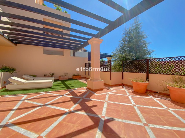 2 Bedrooms Apartment in Nueva Andalucía