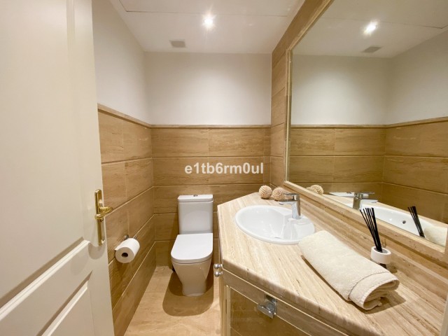 2 Bedrooms Apartment in Nueva Andalucía