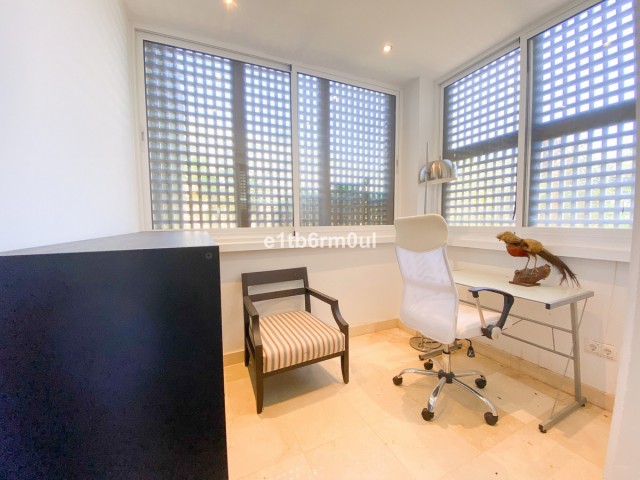 2 Bedrooms Apartment in Nueva Andalucía