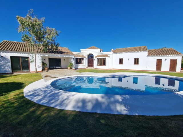 4 Bedrooms Villa in Sotogrande Alto