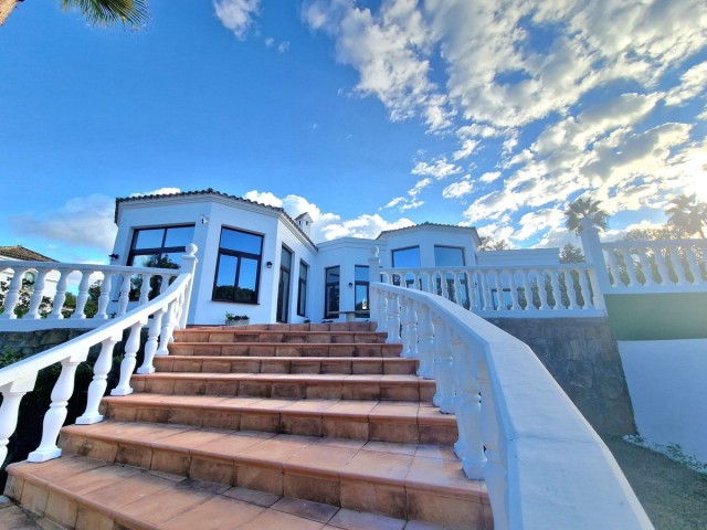 4 Bedrooms Villa in Sotogrande Alto