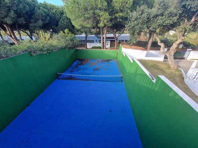 4 Bedrooms Villa in Sotogrande Alto