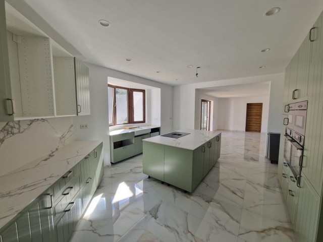 4 Bedrooms Villa in Sotogrande Alto