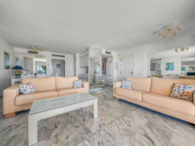 3 Bedrooms Apartment in Estepona