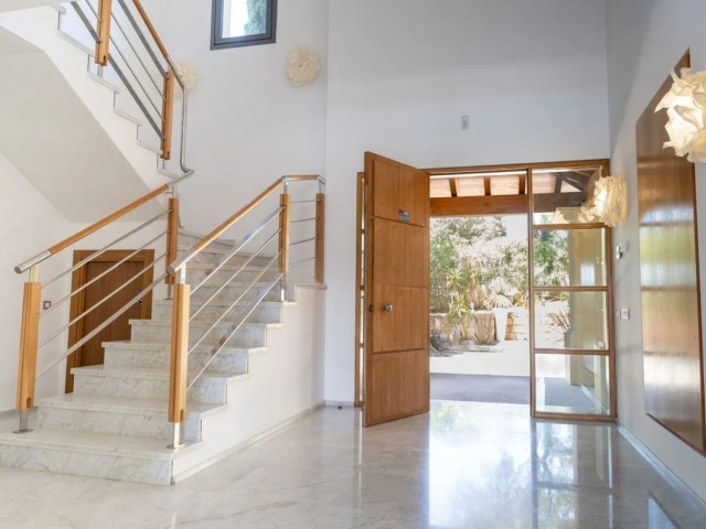 4 Bedrooms Villa in Sotogrande