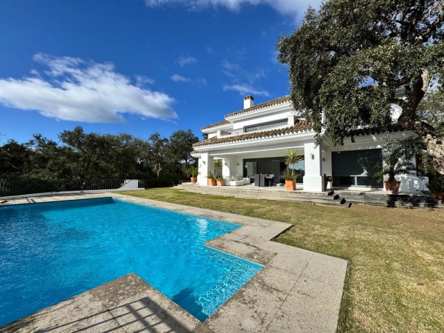 4 Bedrooms Villa in Sotogrande