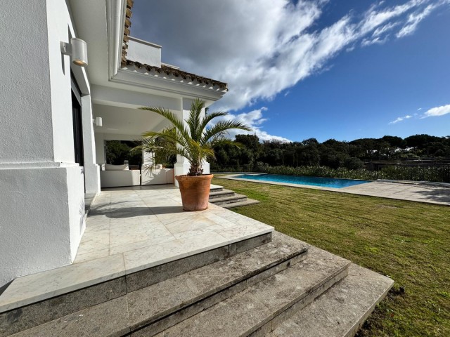 4 Bedrooms Villa in Sotogrande