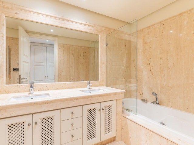 2 Bedrooms Apartment in Estepona