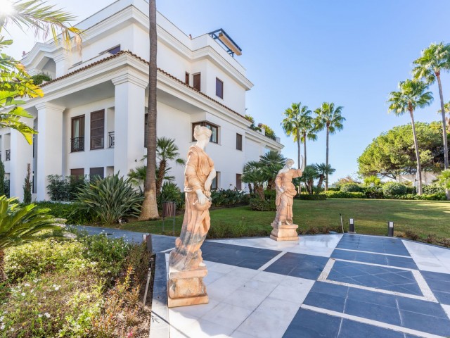 2 Bedrooms Apartment in Estepona