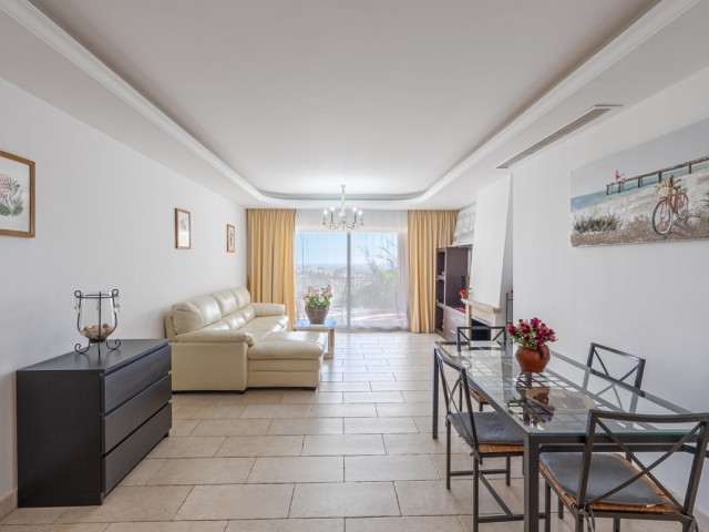 2 Bedrooms Apartment in Benahavís