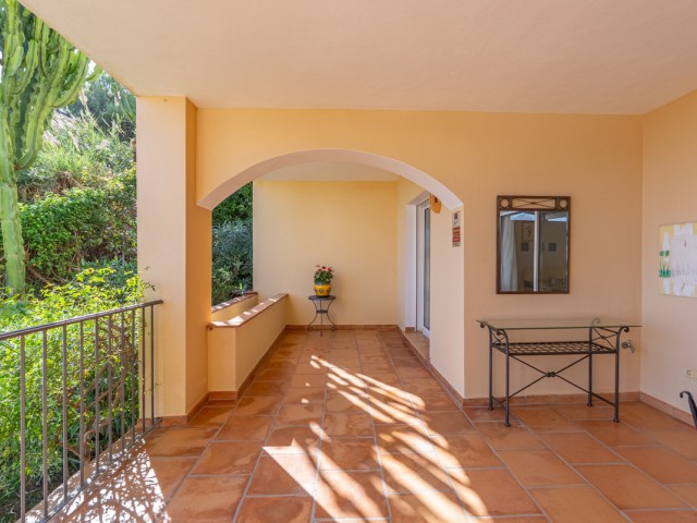 Apartamento con 2 Dormitorios  en Benahavís