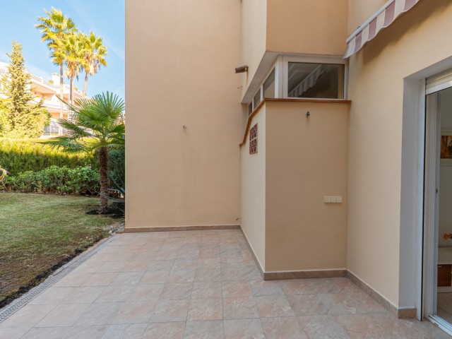 Apartamento con 2 Dormitorios  en Benahavís