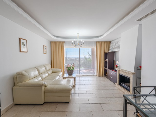 Apartamento con 2 Dormitorios  en Benahavís