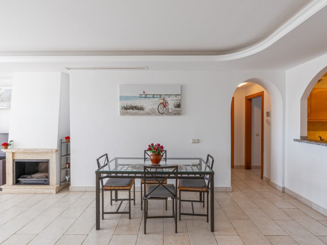 Apartamento con 2 Dormitorios  en Benahavís