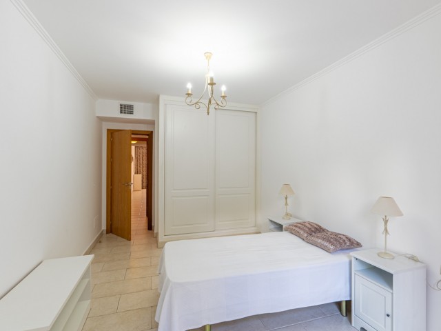 Apartamento con 2 Dormitorios  en Benahavís