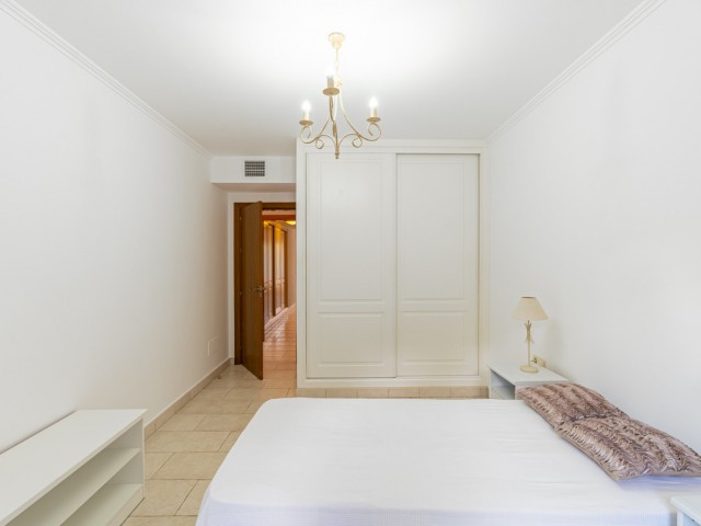 Apartamento con 2 Dormitorios  en Benahavís