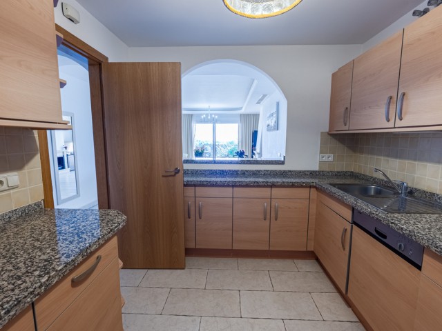 Apartamento con 2 Dormitorios  en Benahavís