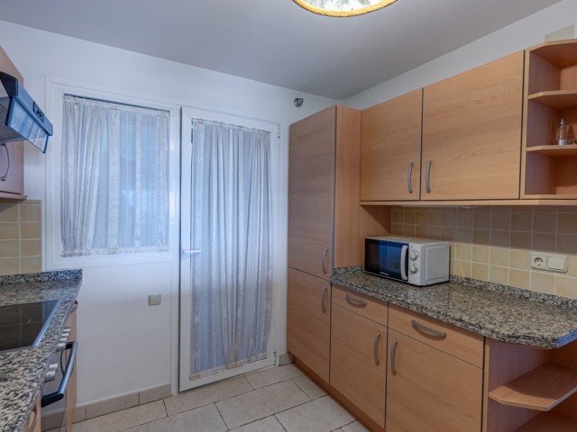 Apartamento con 2 Dormitorios  en Benahavís