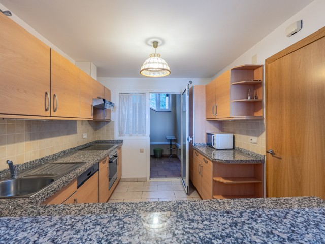 Apartamento con 2 Dormitorios  en Benahavís