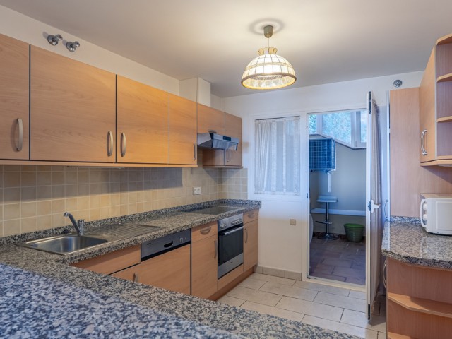 Apartamento con 2 Dormitorios  en Benahavís