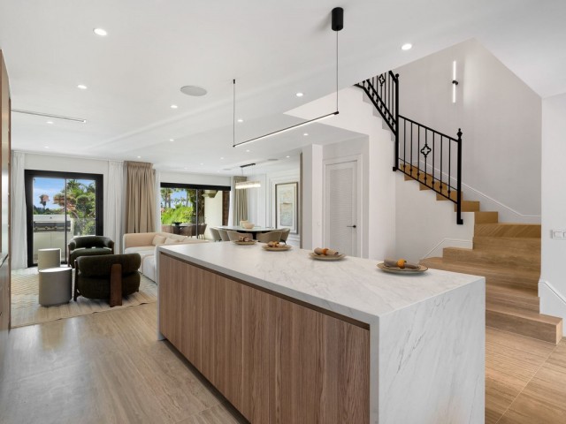 4 Bedrooms Townhouse in Nueva Andalucía