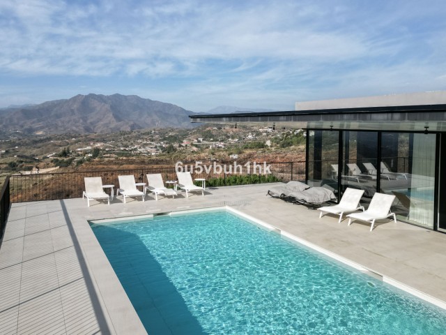 4 Schlafzimmer Villa in Valtocado