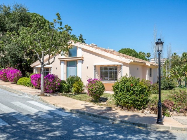 3 Bedrooms Villa in Elviria