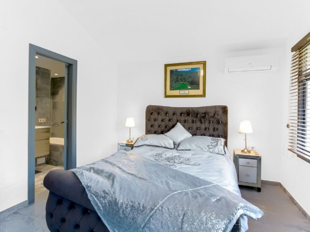 3 Schlafzimmer Villa in Elviria