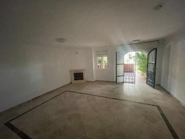 4 Bedrooms Townhouse in Casares