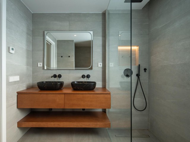 5 Bedrooms Villa in Benalmadena Costa