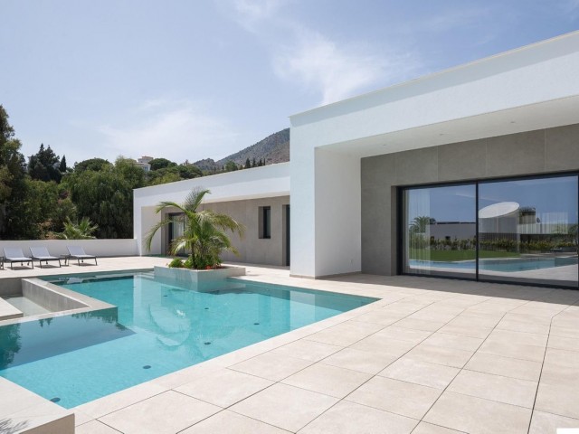 5 Bedrooms Villa in Benalmadena Costa
