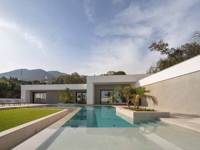 5 Bedrooms Villa in Benalmadena Costa