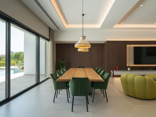 5 Bedrooms Villa in Benalmadena Costa