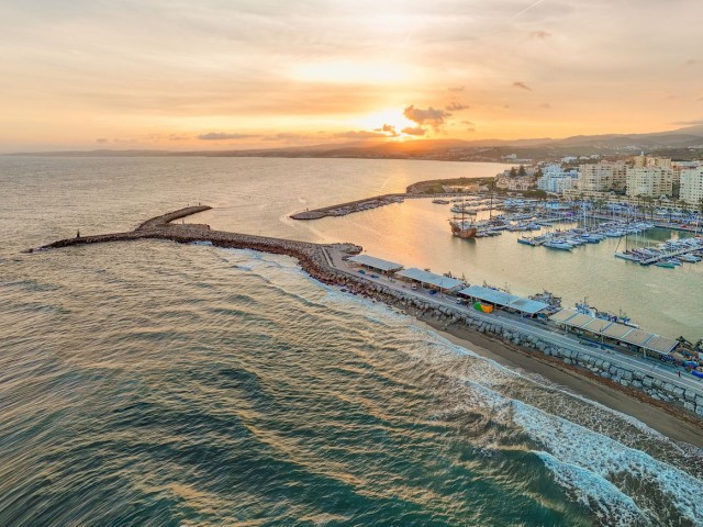 4 Bedrooms Townhouse in Estepona