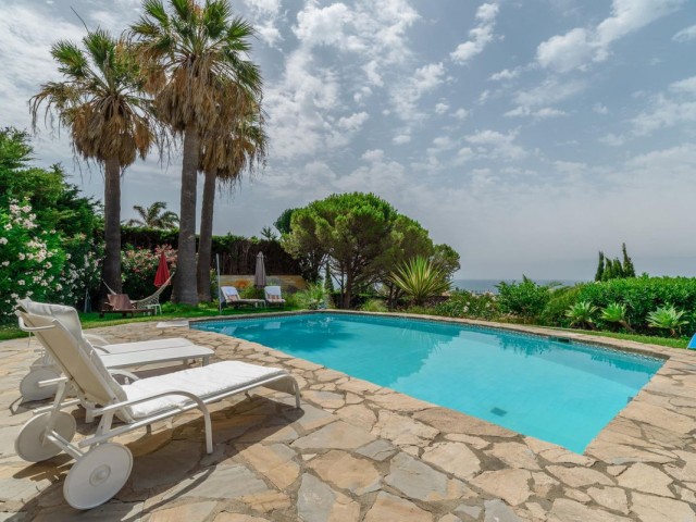 5 Bedrooms Villa in Estepona