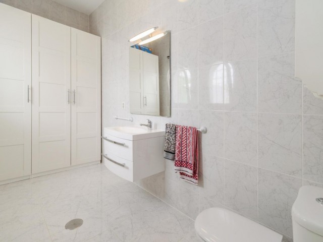 5 Bedrooms Villa in Estepona