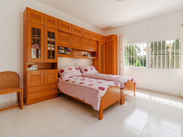 5 Bedrooms Villa in Estepona