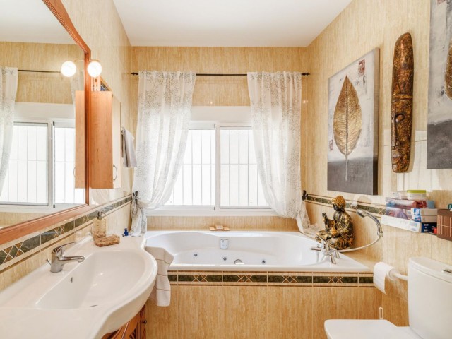 5 Bedrooms Villa in Estepona