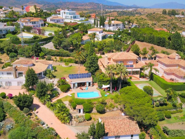 5 Bedrooms Villa in Estepona