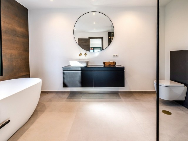 Apartment, Monte Halcones, R5254024