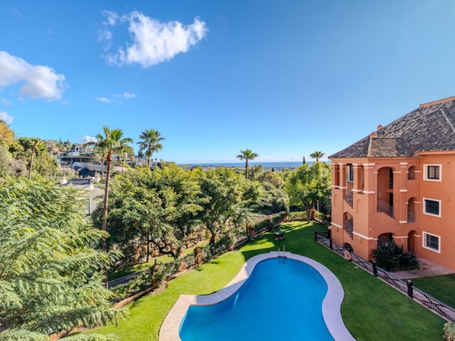 Apartment, Monte Halcones, R5254024