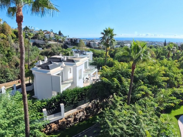 Apartment, Monte Halcones, R5254024