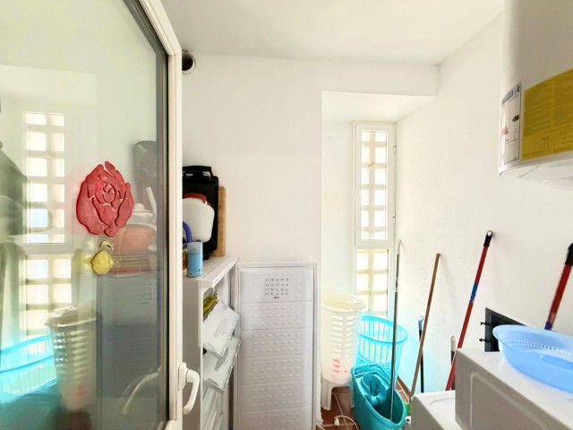 Appartement avec 3 Chambres  à San Luis de Sabinillas