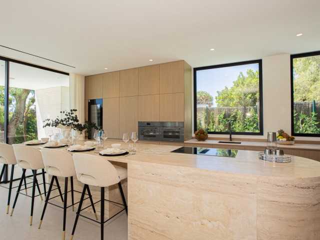 6 Bedrooms Villa in Los Monteros