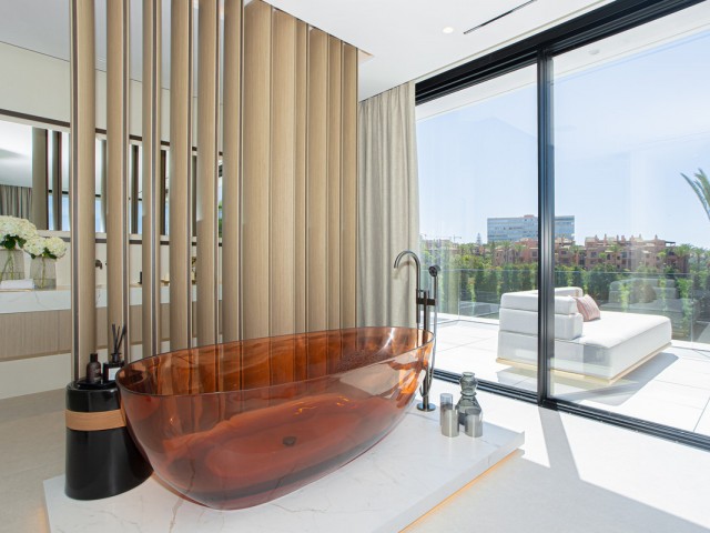 6 Bedrooms Villa in Los Monteros