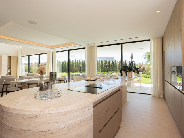 Villa con 6 Dormitorios  en Los Monteros