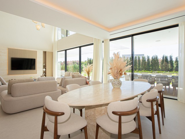 Villa con 6 Dormitorios  en Los Monteros