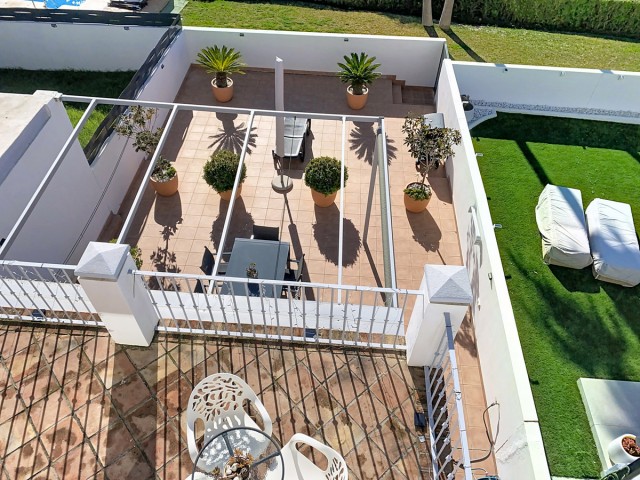 2 Bedrooms Townhouse in Estepona